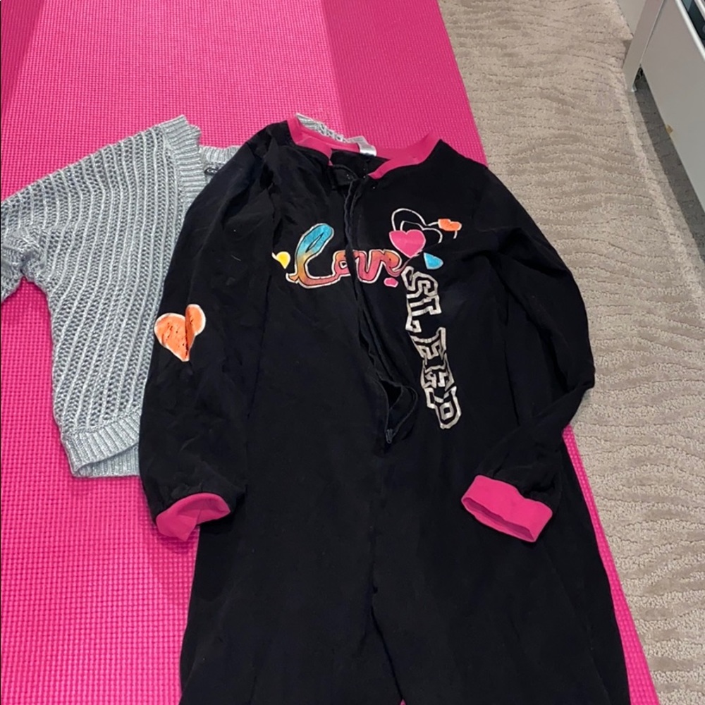 BUNDLE ONESIE AND GREY SWEATER FKR GIRLS